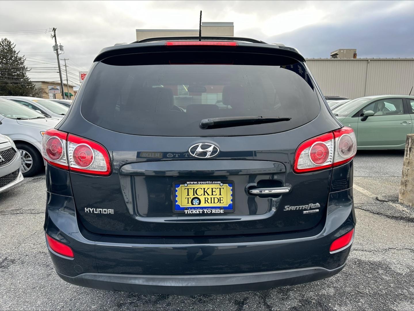 2011 BLUE Hyundai Santa Fe Limited 2.4 FWD (5XYZK3AB3BG) with an 2.4L L4 DOHC 16V engine, 6-Speed Automatic transmission, located at 1254 Manheim Pike, Lancaster, PA, 17601, (717) 393-9133, 40.062870, -76.323273 - Photo#5